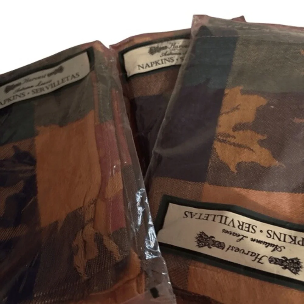 Set of 3 Harvest of Leaves Cloth Fall Napkins - New! Total Napkins 6